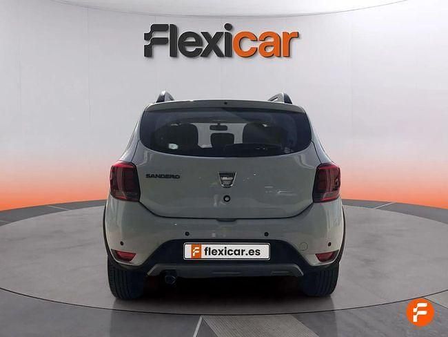 Usado Dacia Sandero Comfort 90 CV (66 kW) 2019 Blanco Utilitario