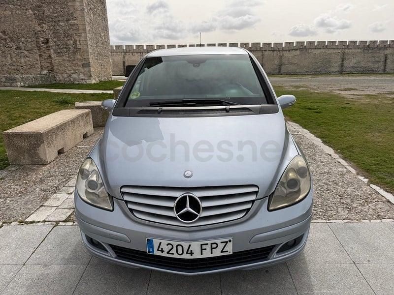 Usado Mercedes B180 109 CV (80 kW) 2007 Gris / plata Monovolumen