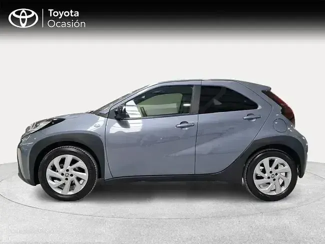 Begagnad Toyota Aygo X Play 72 HK (52 kW) 2024 Grå SUV