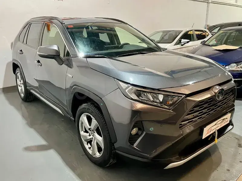 Usado Toyota RAV4 Hybrid Edition 218 CV (160 kW) 2020 Gris / plata SUV