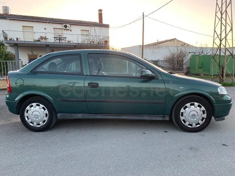 Usado Opel Astra Club 84 CV (61 kW) 2003 Verde Berlina