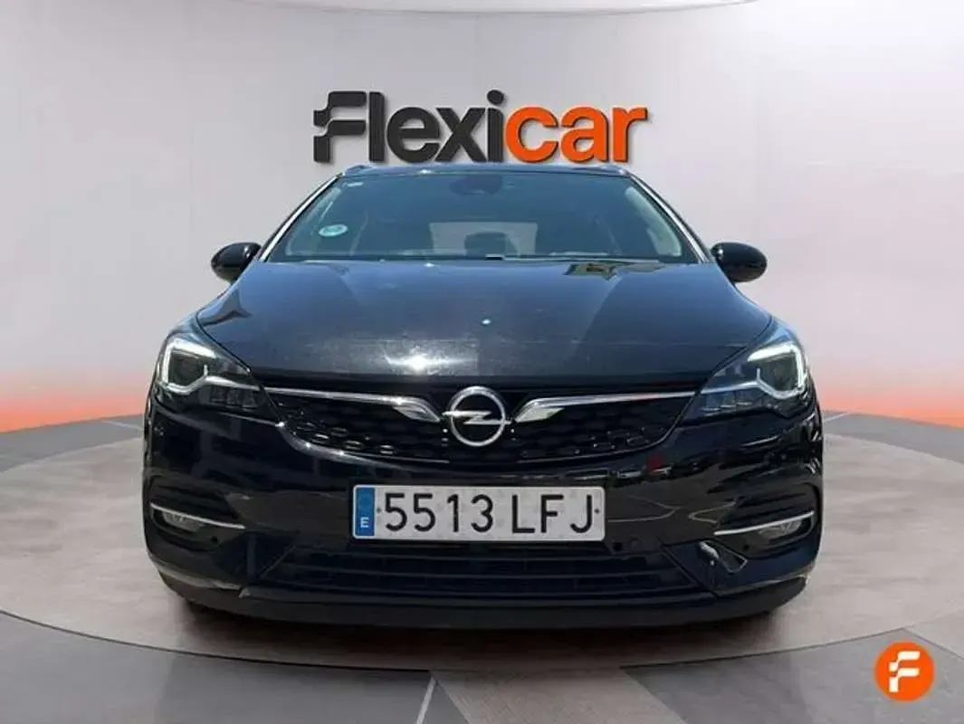 Usado Opel Astra Ultimate 145 CV (106 kW) 2020 Negro Familiar