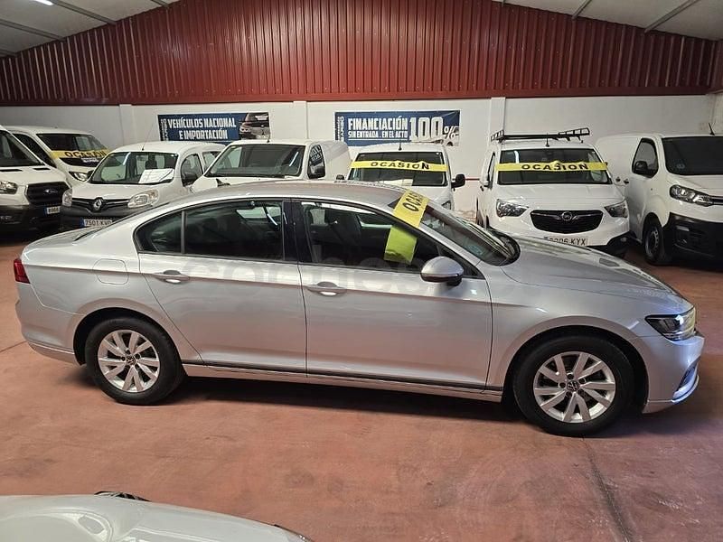 Usado VW Passat Business 150 CV (110 kW) 2021 Gris / plata Berlina