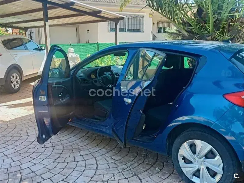 Usado Renault Mégane 85 CV (62 kW) 2010 Azul Berlina
