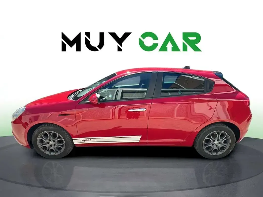 Usado Alfa Romeo Giulietta Distinctive 120 CV (88 kW) 2017 Rojo Utilitario
