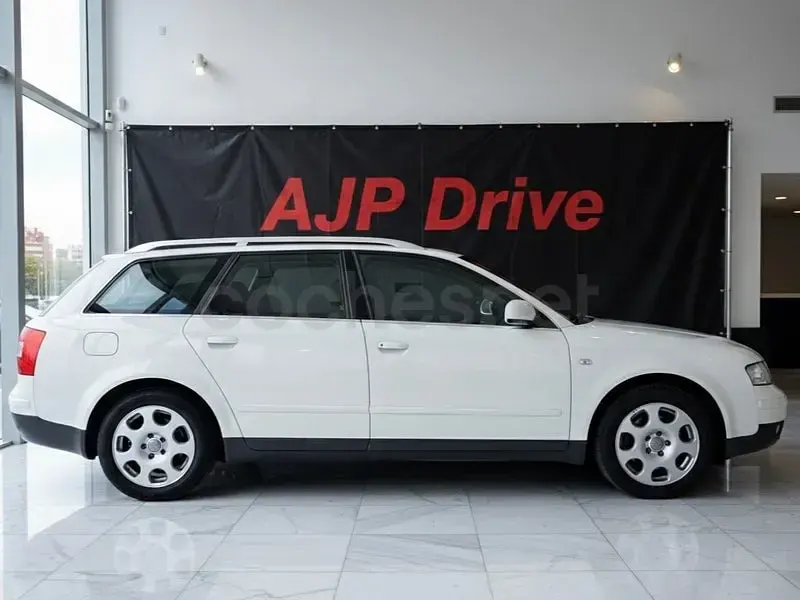 Begagnad Audi A4 170 HK (125 kW) 2002 Vit Kombi