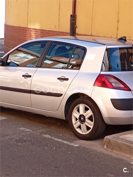 Gris / plata Usado 2005 Renault Mégane II Authentique Berlina | 2900 € (Precio justo) - Imagen 1/4