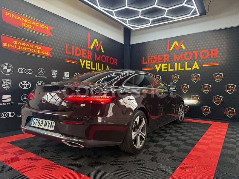 Usado Mercedes E220 194 CV (142 kW) 2019 Granate Coupe