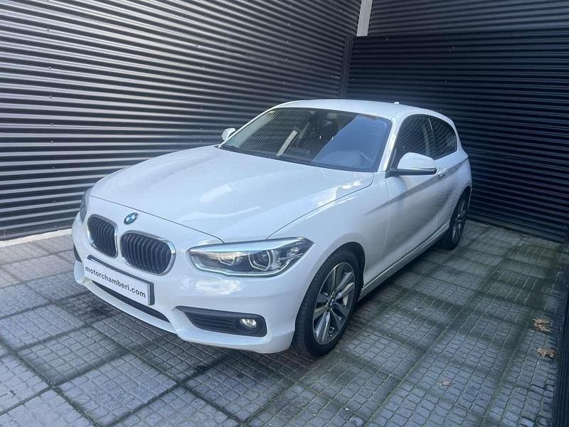 Usado BMW 118 Advantage 150 CV (110 kW) 2015 Blanco Utilitario