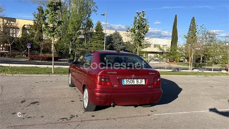 Usado Citroën Xsara 90 CV (66 kW) 2001 Rojo Berlina