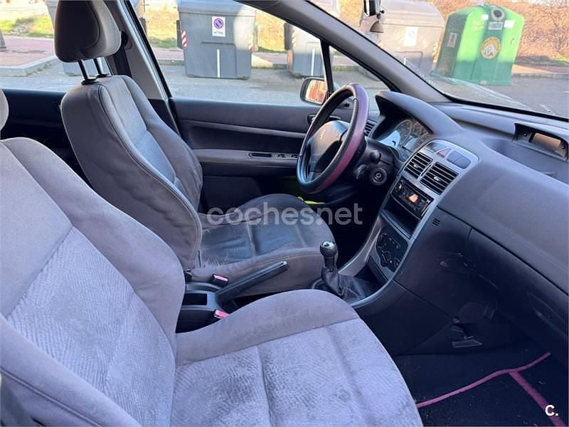 Usado Peugeot 307 90 CV (66 kW) 2003 Gris / plata Berlina