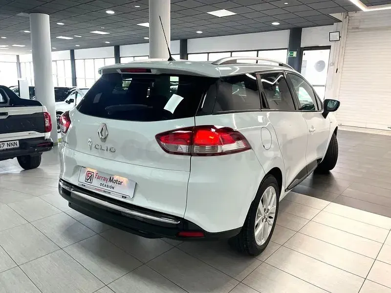 Usado Renault Clio LIMITED 75 CV (55 kW) 2019 Blanco Familiar