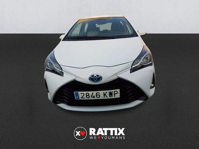 Usado Toyota Yaris Hybrid Active 111 CV (81 kW) 2019 Blanco Berlina