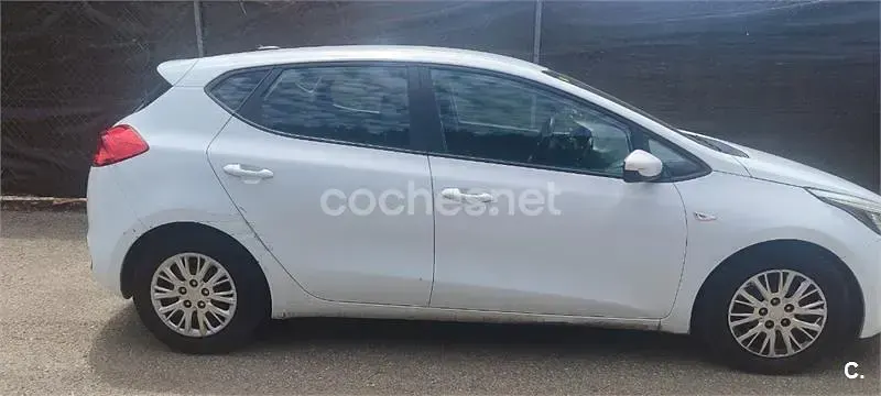 Usado Kia Ceed GT 90 CV (66 kW) 2015 Blanco Berlina