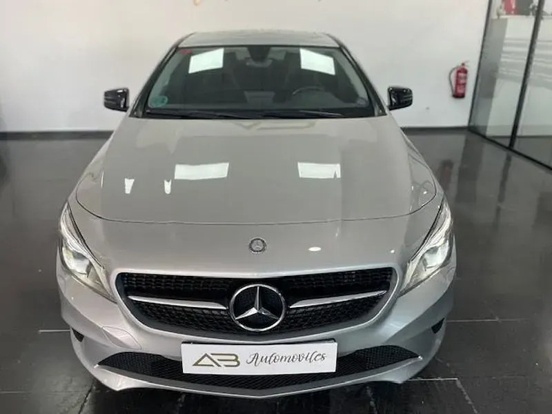 Usado Mercedes CLA200 136 CV (100 kW) 2015 Gris / plata Coupe