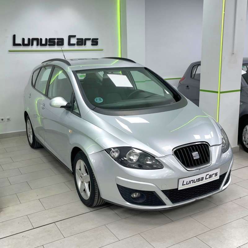 Usado Seat Altea Reference 86 CV (63 kW) 2011 Plateado Monovolumen