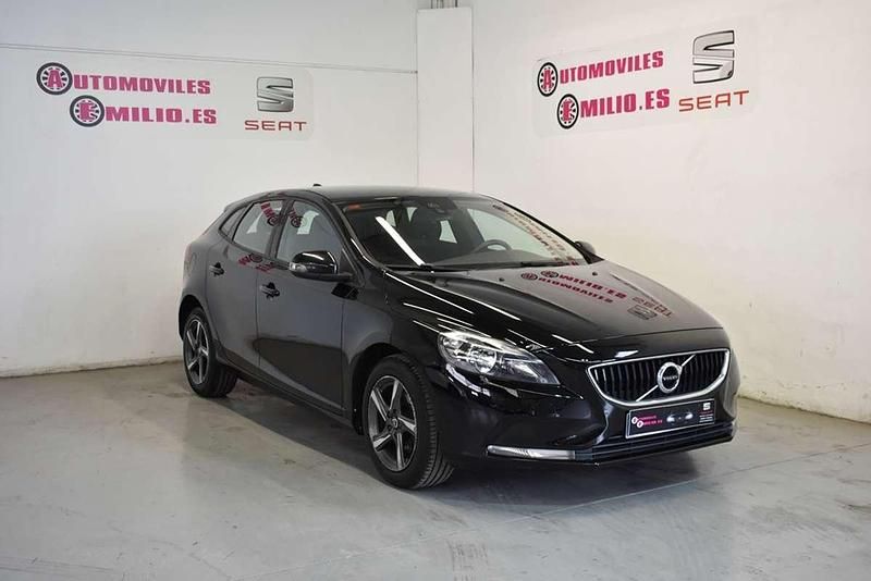 Negro Usado 2016 Volvo V40 Momentum Familiar | 9900 € (Precio justo) - Imagen 1/4