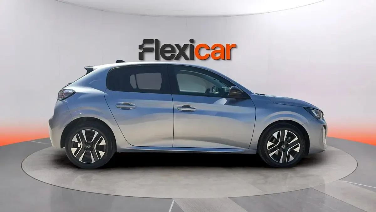 Usado Peugeot 208 Allure 101 CV (74 kW) 2025 Gris Utilitario