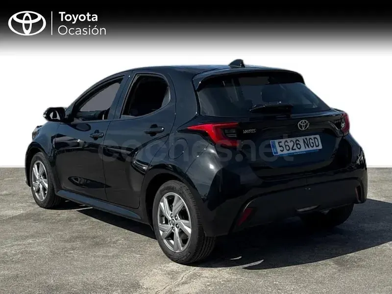 Usado Toyota Yaris Hybrid Active 116 CV (85 kW) 2025 Negro Berlina