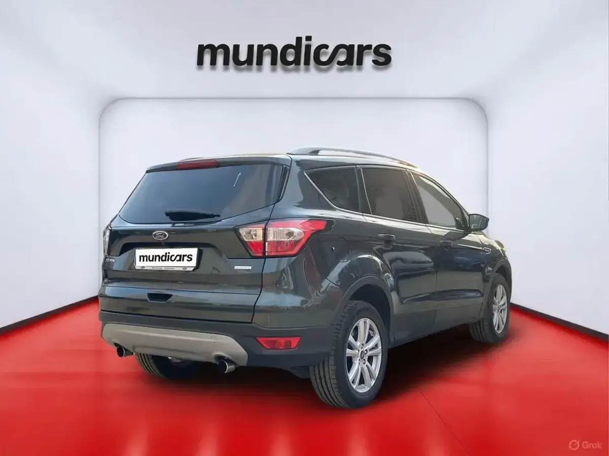 Usado Ford Kuga Trend+ 120 CV (88 kW) 2018 Gris SUV