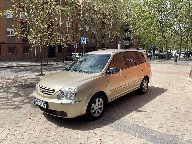 Usado Kia Carens LX 140 HP (102 kW) 2006 Bege Monovolume