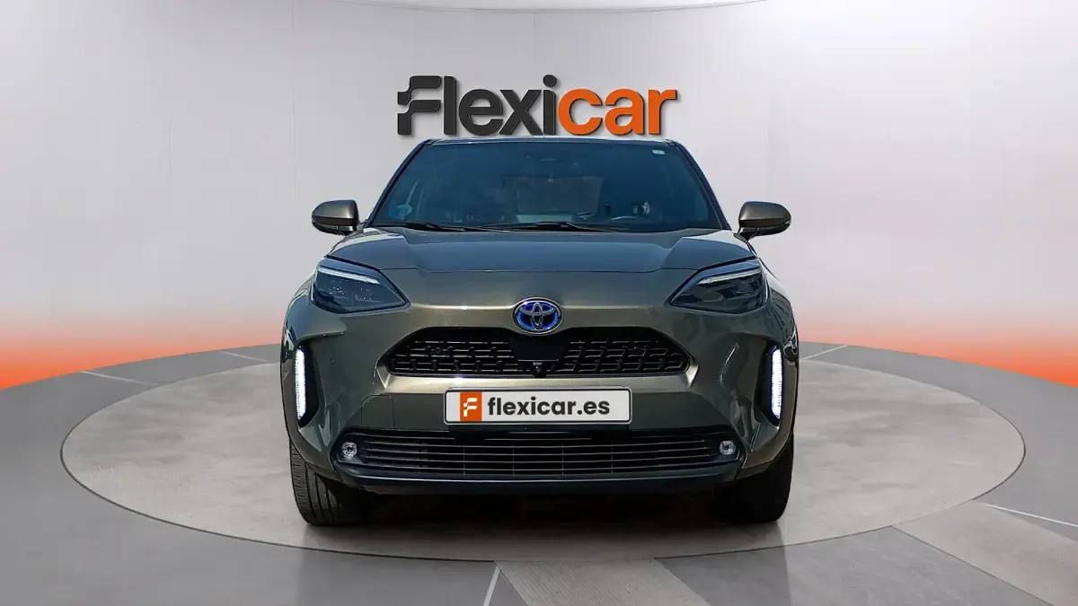 Usado Toyota Yaris Active 116 CV (85 kW) 2022 Gris Utilitario