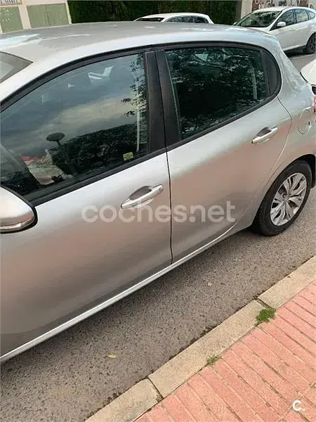 Usado Peugeot 208 Active 82 CV (60 kW) 2014 Gris / plata Utilitario