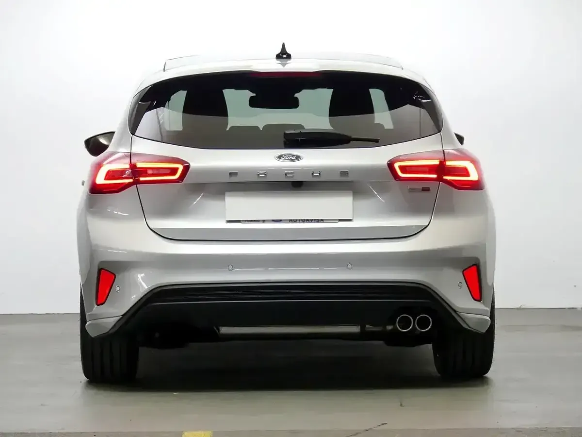 Usado Ford Focus ST-Line X 125 CV (91 kW) 2023 Plata Utilitario