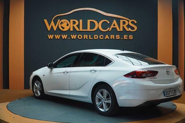 Usado Opel Insignia Business 122 CV (89 kW) 2022 Blanco