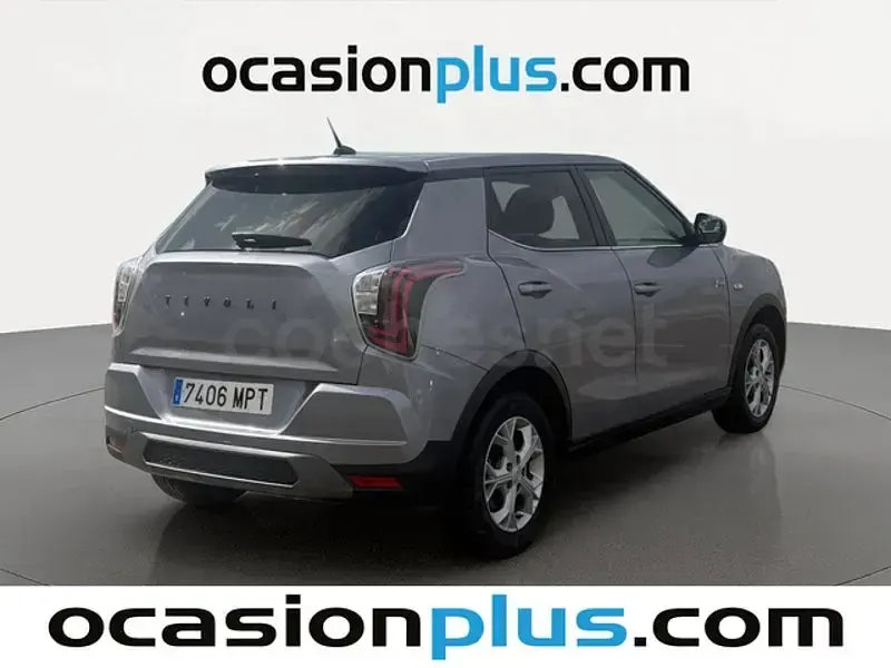 Usado SsangYong Tivoli 135 CV (99 kW) 2024 Gris / plata SUV