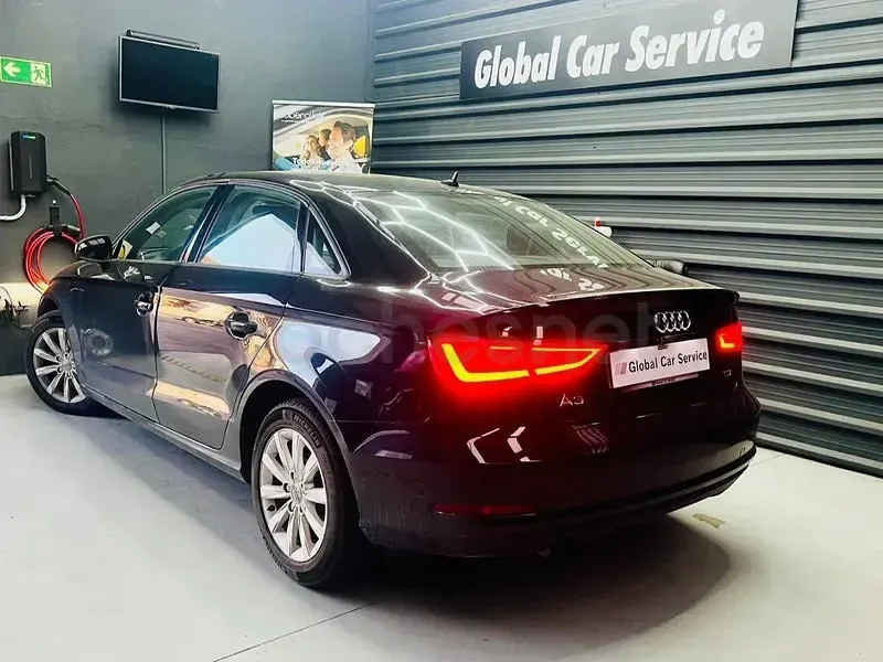 Usado Audi A3 Attraction 105 CV (77 kW) 2013 Negro Berlina