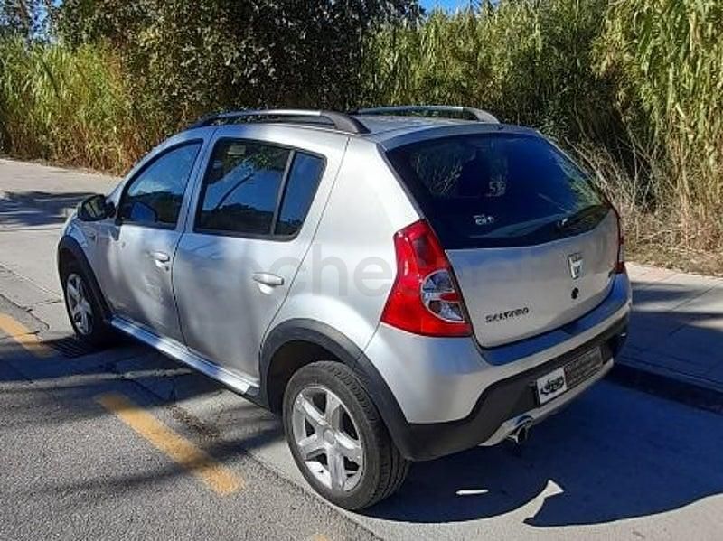 Usado Dacia Sandero Stepway 90 HP (66 kW) 2012 Cinzento Sedan