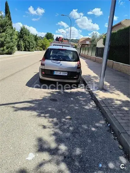 Begagnad Renault Scénic II Dynamique 120 HK (88 kW) 2005 Grå Minibuss