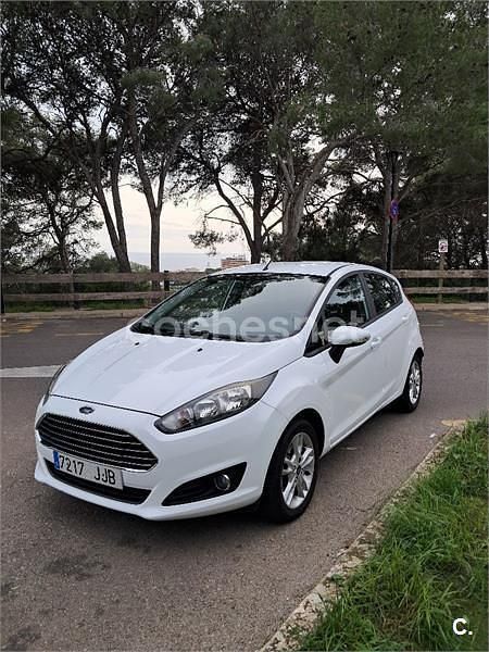 Blanco Usado 2015 Ford Fiesta Trend Utilitario | 6900 € (Buen precio) - Imagen 1/4