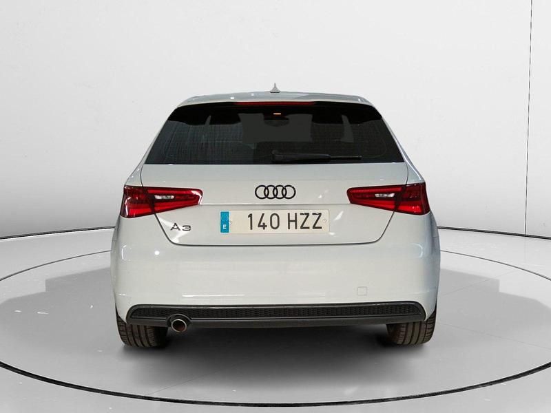 Usado Audi A3 Attraction 111 CV (81 kW) 2014 Negro Utilitario