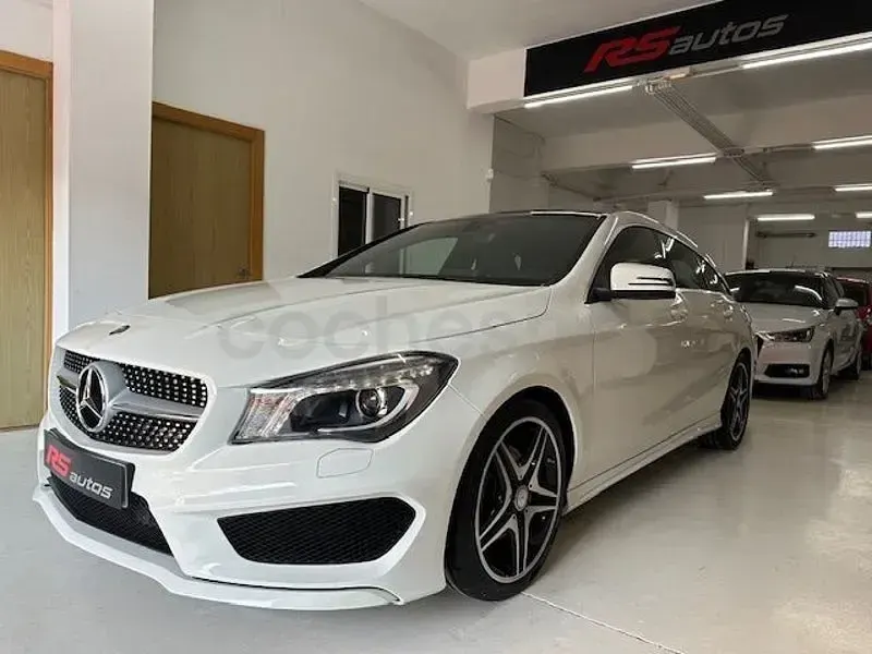 Usado Mercedes CLA200 Shooting Brake AMG line 136 CV (100 kW) 2015 Blanco Familiar