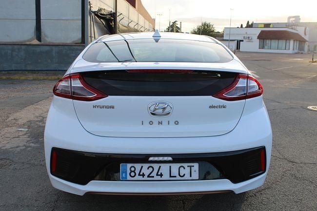 Usado Hyundai Ioniq 88 kW (120 CV) 2020 Blanco Utilitario