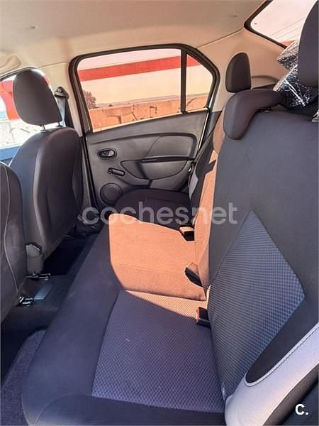 Usado Dacia Logan Ambiance 75 CV (55 kW) 2015 Gris / plata Berlina