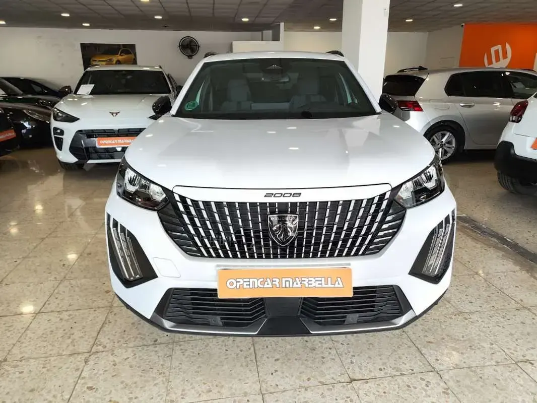 Usado Peugeot 2008 Allure 102 CV (75 kW) 2025 Blanco SUV