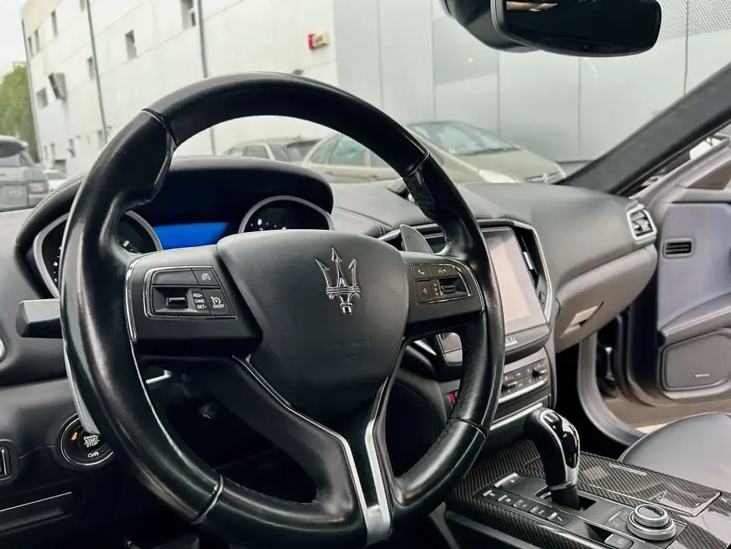 Usado Maserati Ghibli GranLusso 349 CV (256 kW) 2017 Gris Berlina