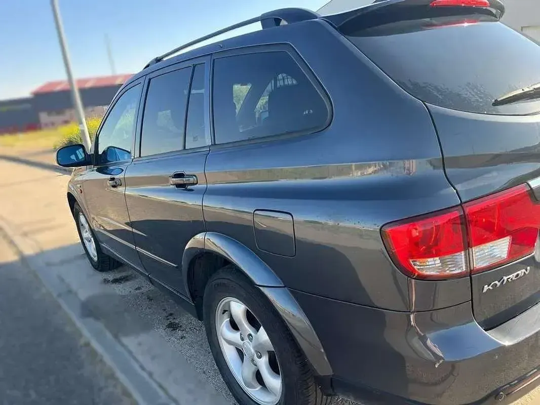 Usado SsangYong Kyron Limited 165 CV (121 kW) 2011 Gris SUV