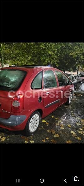 Usado Citroën Xsara Picasso Exclusive 90 CV (66 kW) 2004 Rojo Monovolumen