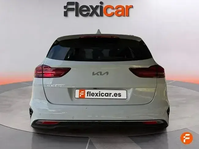 Usado Kia Ceed Style 100 CV (73 kW) 2025 Blanco Utilitario