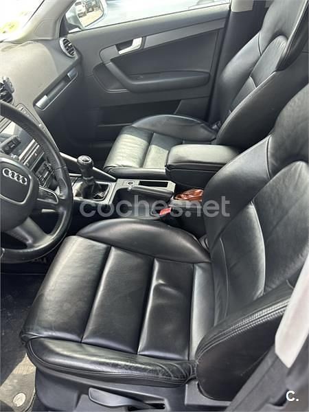 Käytetty Audi A3 Attraction 105 HP (77 kW) 2011 Harmaa Viistoperä