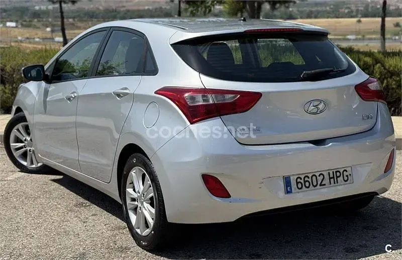 Usado Hyundai i30 GLS 110 CV (80 kW) 2013 Gris / plata Berlina