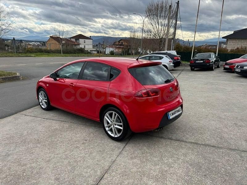 Używany Seat Leon FR 170 KM (125 kW) 2012 Czerwony Sedan/Limuzyna