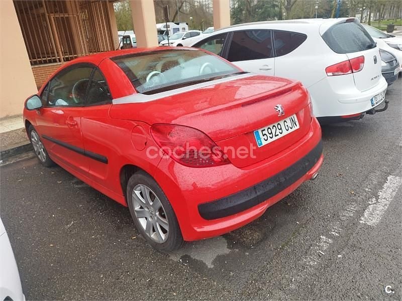 Usado Peugeot 207 CC 120 CV (88 kW) 2008 Rojo Descapotable