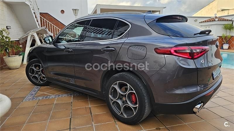 Usado Alfa Romeo Stelvio Super 210 CV (154 kW) 2017 Gris / plata SUV