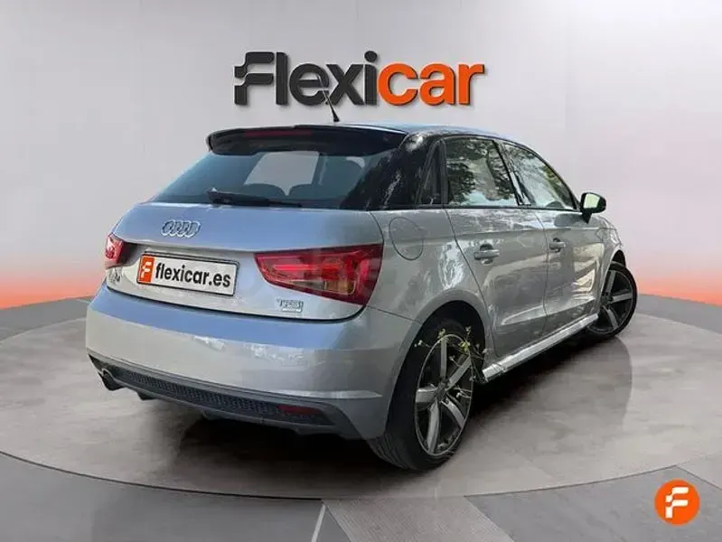 Usado Audi A1 Attraction 95 CV (69 kW) 2015 Gris / plata Utilitario
