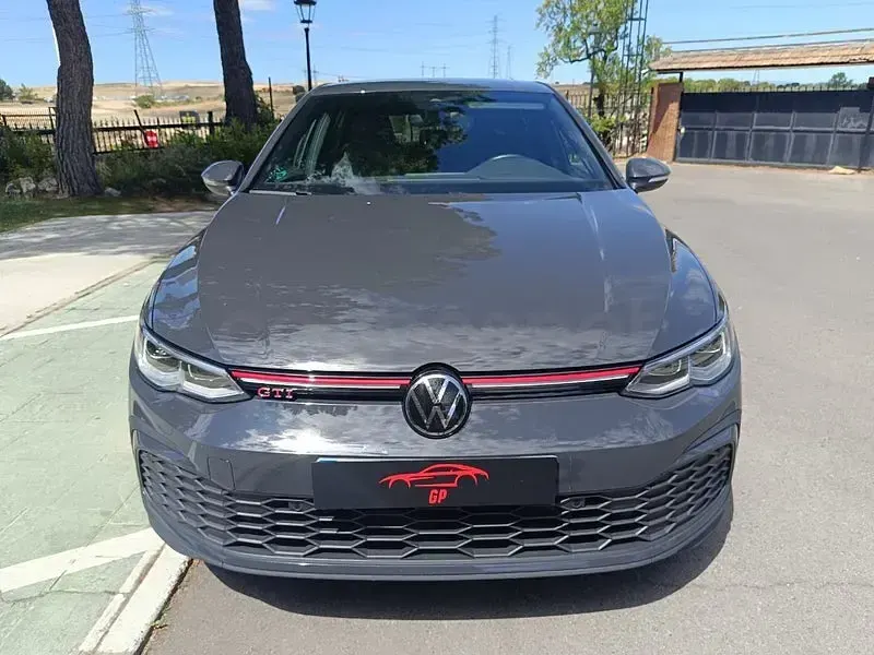 Usado VW Golf VIII GTI 245 CV (180 kW) 2024 Gris / plata Berlina